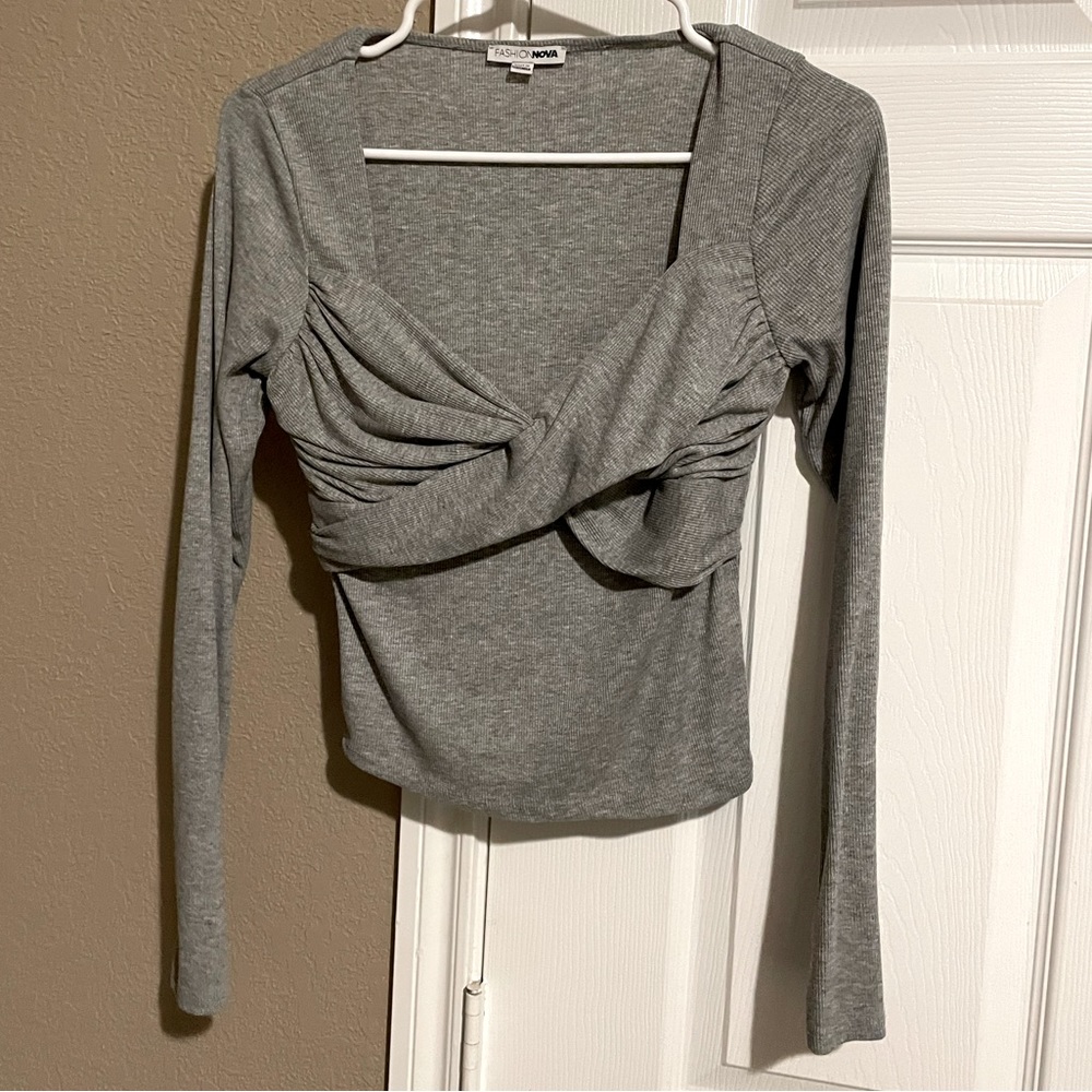 Gray Stretchy Long Sleeve ☕️